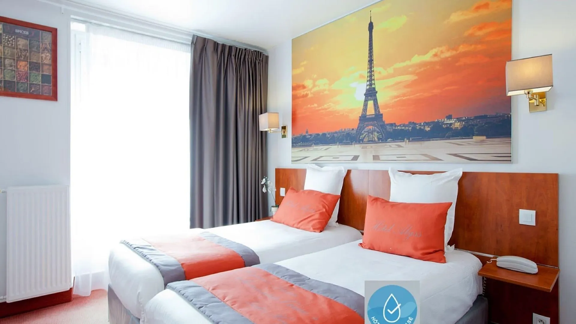 Alyss Saphir Cambronne Eiffel Hotel