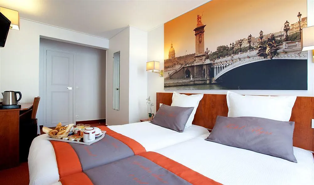 Alyss Saphir Cambronne Eiffel Hotel