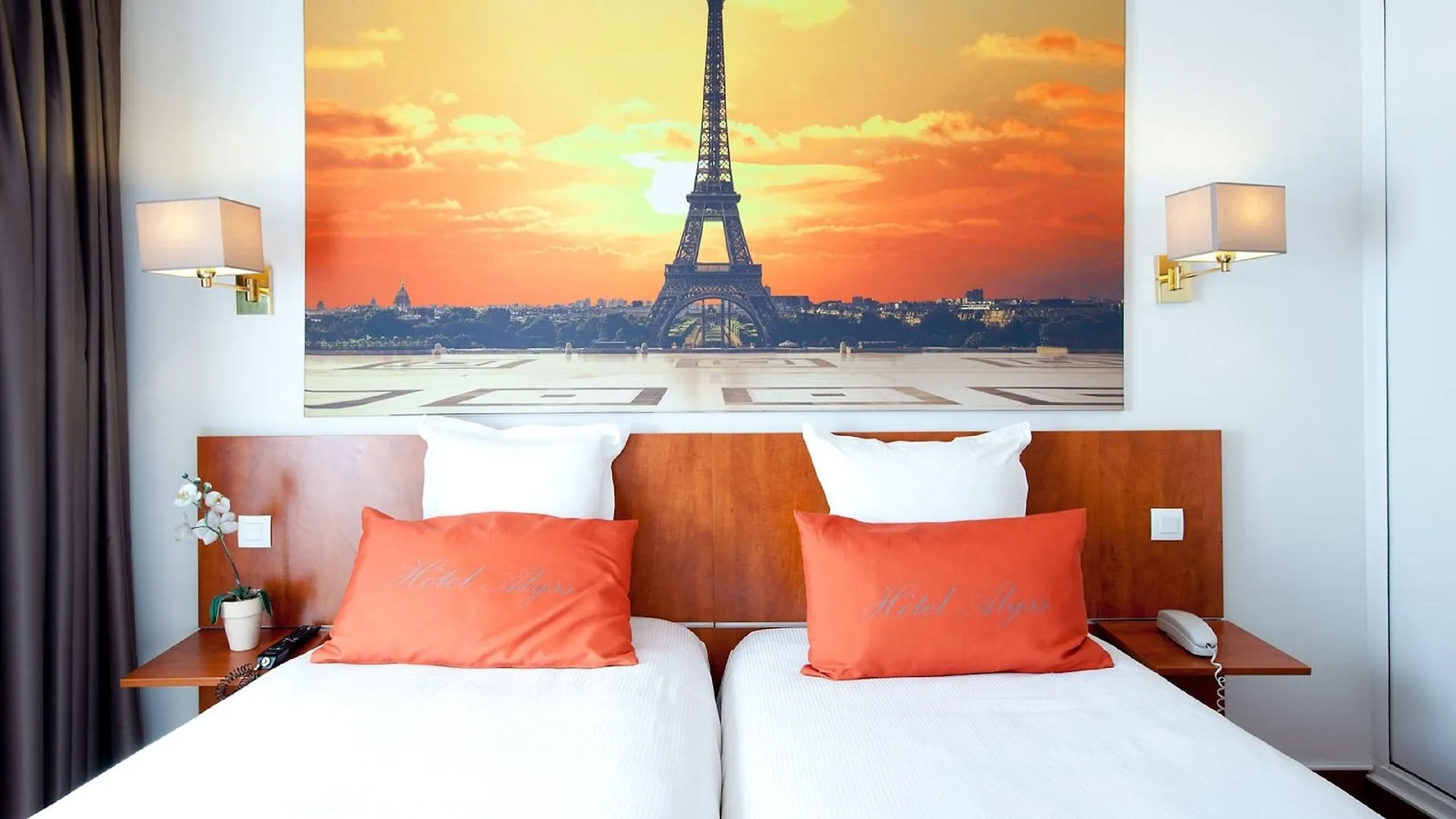 Alyss Saphir Cambronne Eiffel Париж