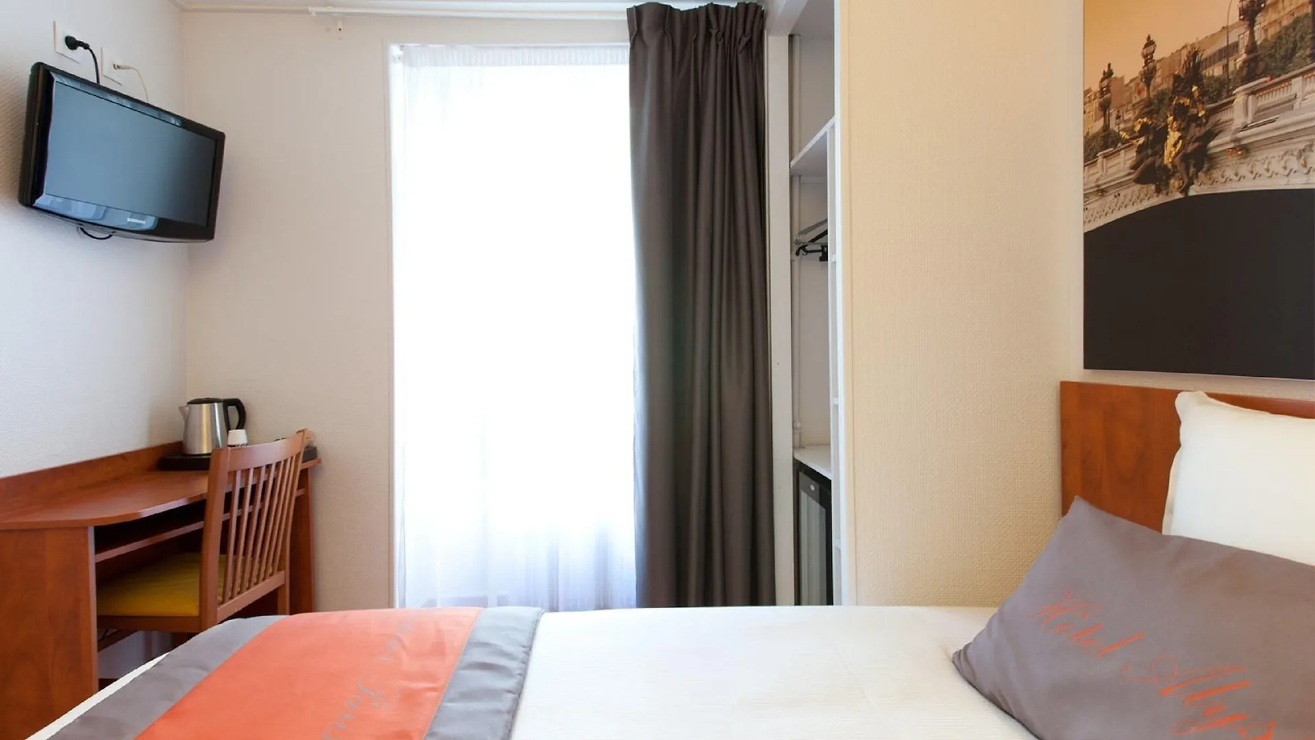 Alyss Saphir Cambronne Eiffel Otel 3*
