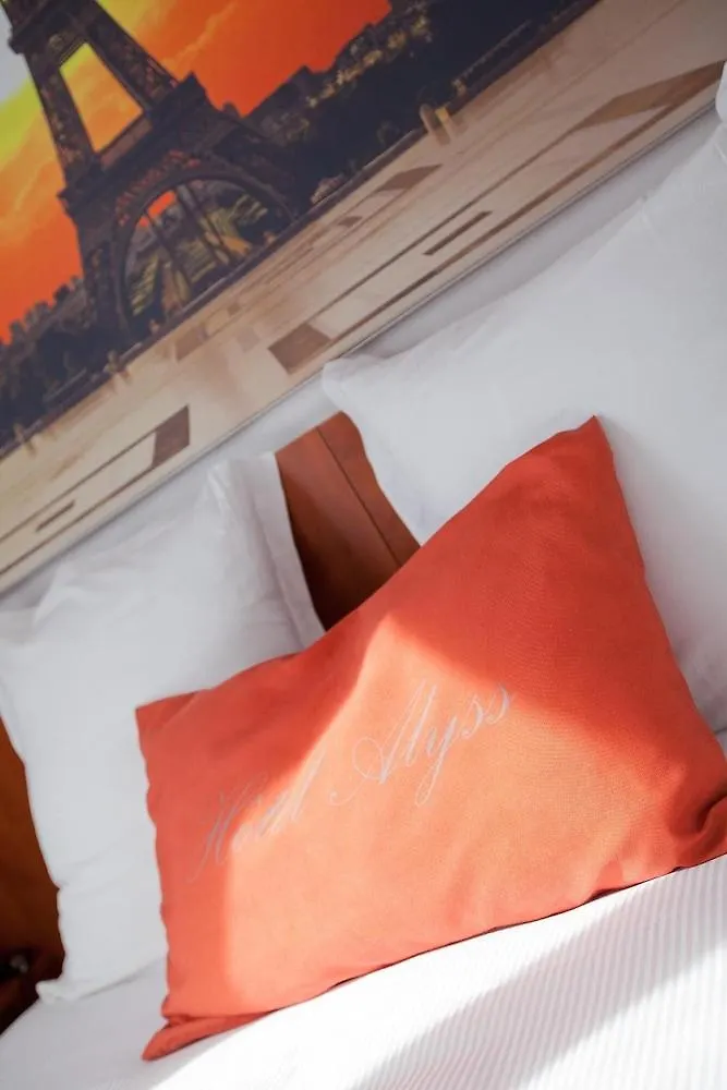 Отель Alyss Saphir Cambronne Eiffel