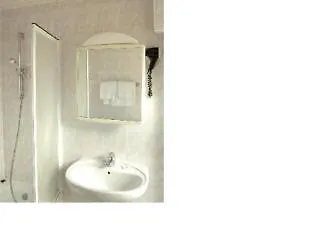 أليس سفير كامبرون إيفل فندق باريس